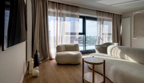 Apartment with City View