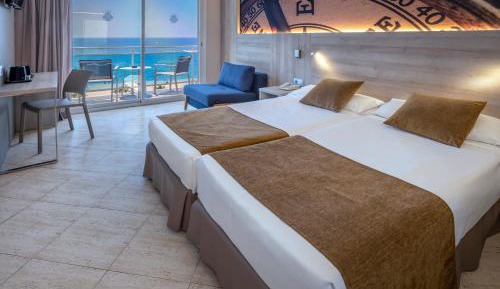 Double or Twin Room with Sea View