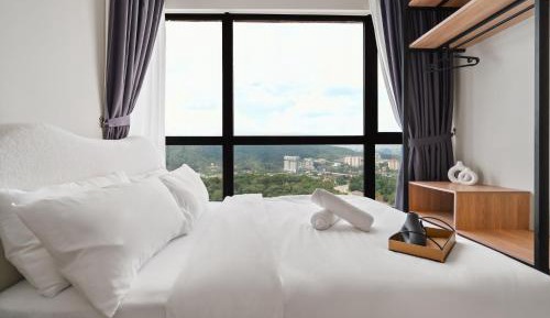 One-Bedroom Apartment with View