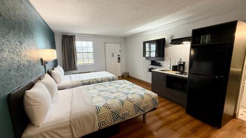 2 Full Bed Non Smoking Kitchen