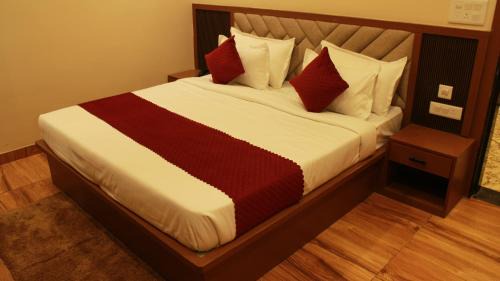 Deluxe Double Room (2 Adults + 1 Child)