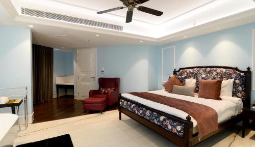 Suite with Hot Tub