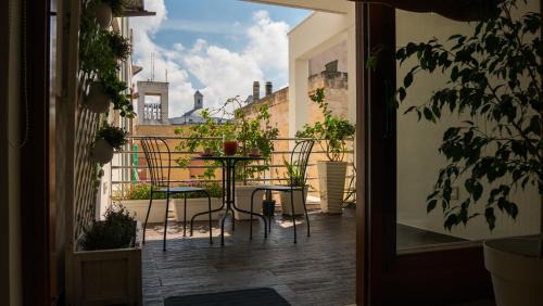 Two-Bedroom Deluxe Apartment with Balcony