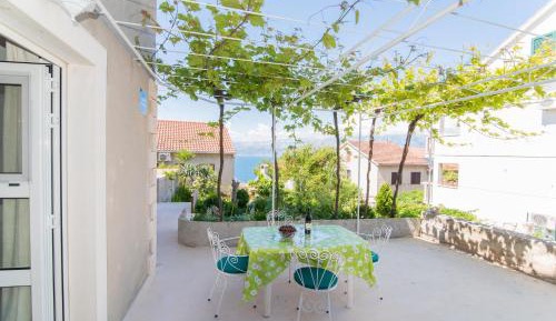 Studio Apartment with Terrace and Sea View