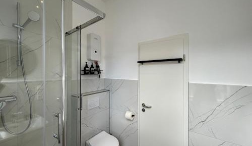 Deluxe Double Room (2 Adults + 1 Child)