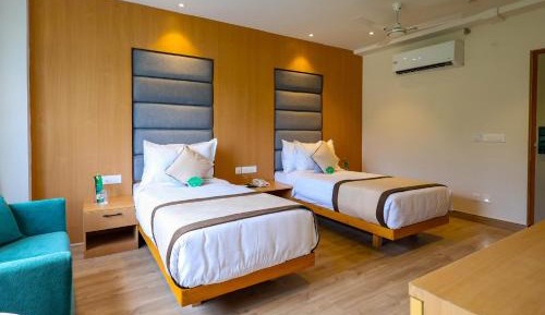 Double or Twin Room with Mountain View