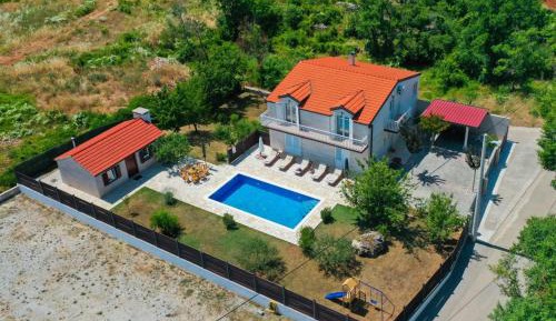Villa with Garden View