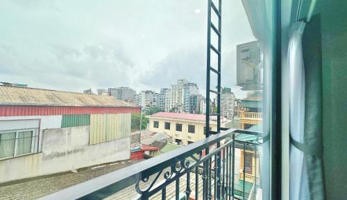 One-Bedroom Apartment with Balcony