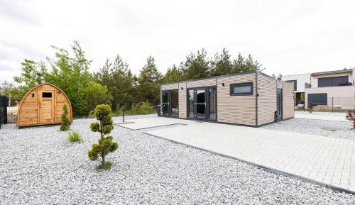 One-Bedroom Apartment with Lake View