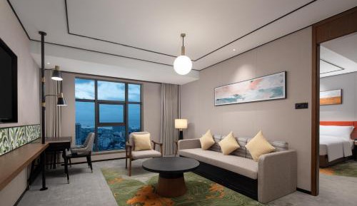 Deluxe King Suite