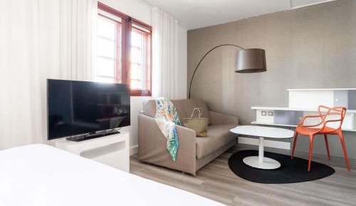 Superior Suite with One Double Bed and One Single Bed