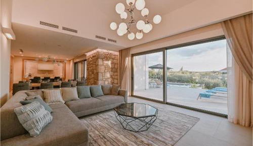 Four-Bedroom Holiday Home