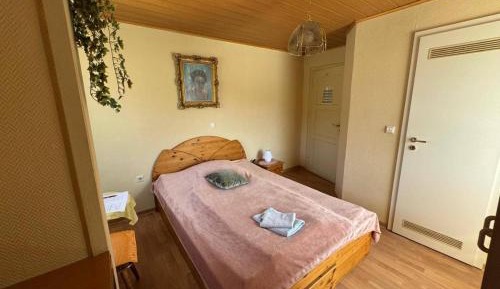 Single Room with Shared Bathroom