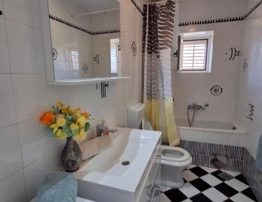 Deluxe One-Bedroom Apartment