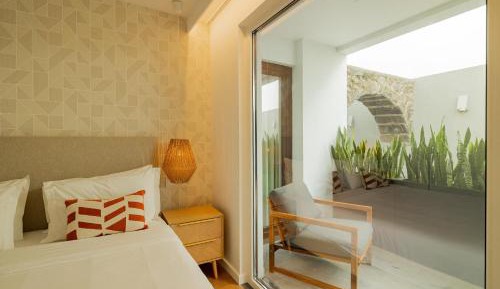 Deluxe Suite with Pateo View