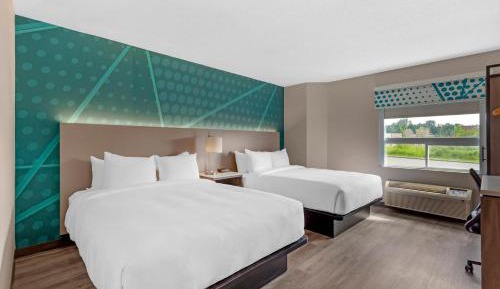 Quadruple Room with Two Queen Beds - Non Smoking/Upper floor/Interior Hall