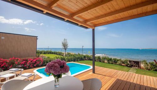 Deluxe Camping Villa With Private Pool - first row to the sea