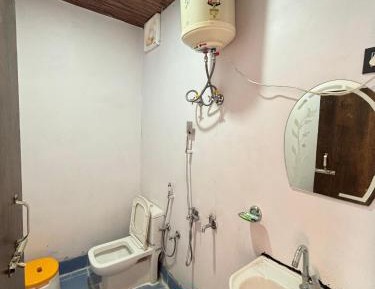 Deluxe Double Room (2 Adults + 1 Child)