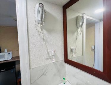 Queen Room - Non-Smoking