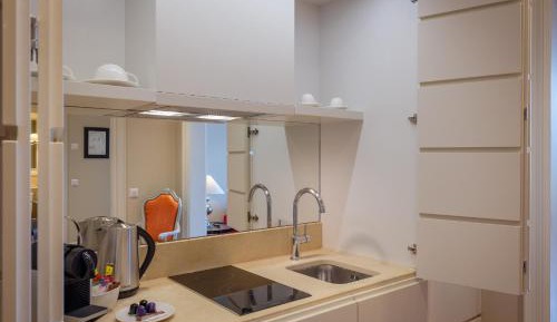Deluxe Suite with Spa Access 