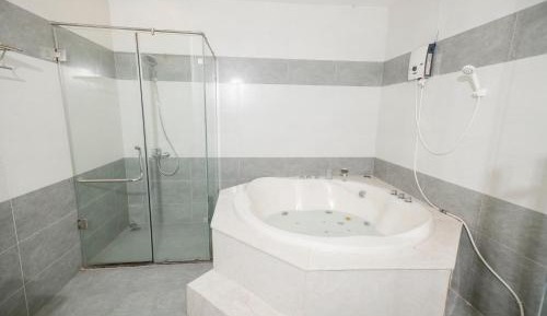 King Room with Spa Bath