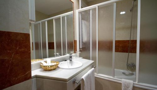 Twin Room (1 Adult)