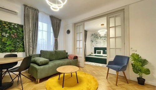 One-Bedroom Apartment with City View
