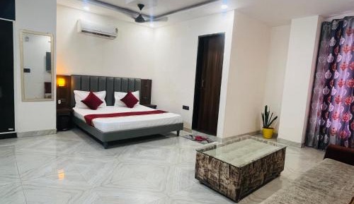 Deluxe Family Room