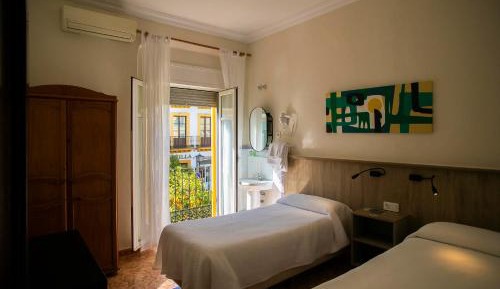 Standard Twin Room with Shared Bathroom