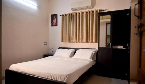 Deluxe Double Room (2 Adults + 1 Child)