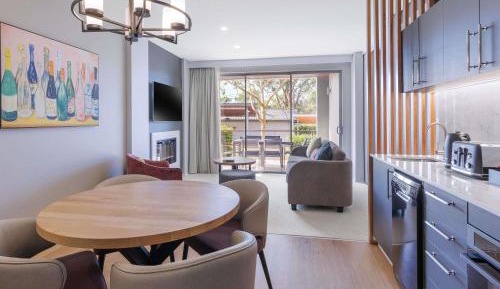 One-Bedroom Apartment with One King Bed