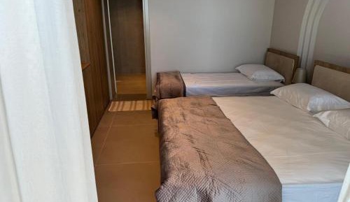 Deluxe Family Suite
