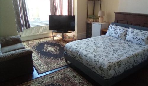 Standard Double Room with Shared Bathroom