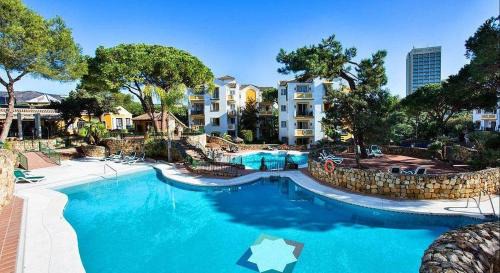 Two-Bedroom Deluxe Apartment with Garden View