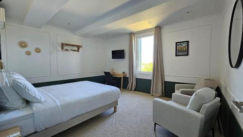 Suite with Mountain View