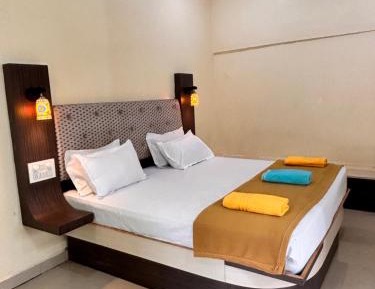 Deluxe Double Room (2 Adults + 1 Child)
