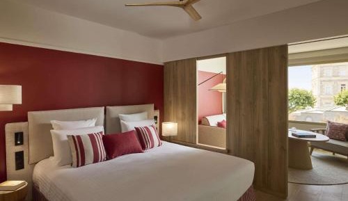 Deluxe King Suite with Sofa Bed