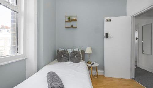 Room #1472189006