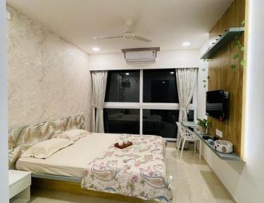 Studio Apartment with Queen Bed
