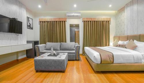 Suite with Hot Tub