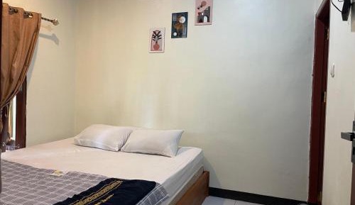 Deluxe Room (2 Adults + 1 Child)