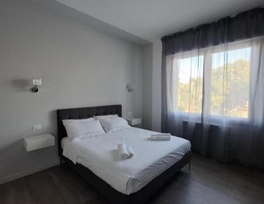 Deluxe Double Room with Side Sea View