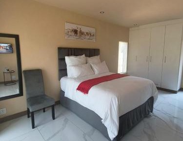 Deluxe Queen Room