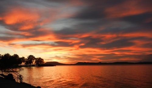 Superior Family Room with Lake View (4 Adults + 2 Children)