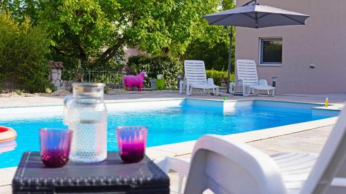 Apartment with Swimming Pool