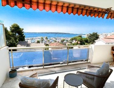 One-Bedroom Apartment with Sea View