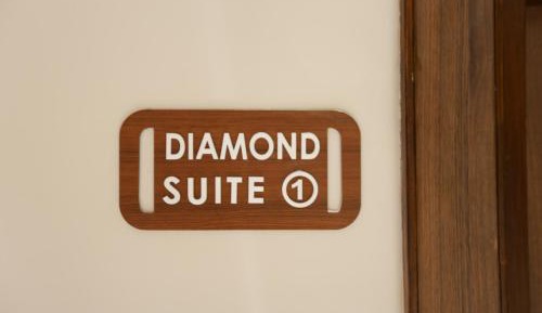 Deluxe Queen Suite
