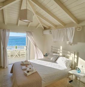 Deluxe Double Room with Balcony and Sea View