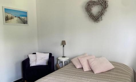 Deluxe Double Room (2 Adults + 1 Child)