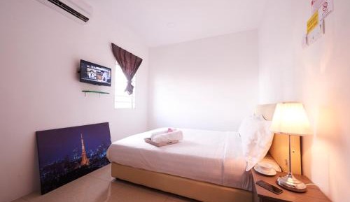 Budget Double Room with Shared Bathroom